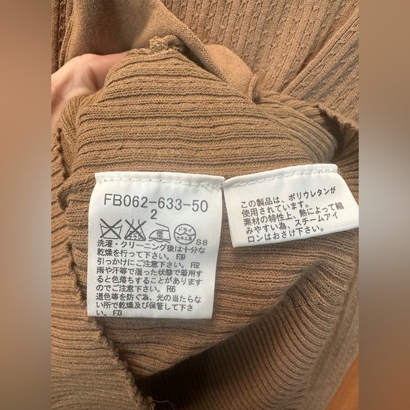 Burberry Beige Ribbed Knit sweater with silver buttons. Size 2. - Picture 7 of 7